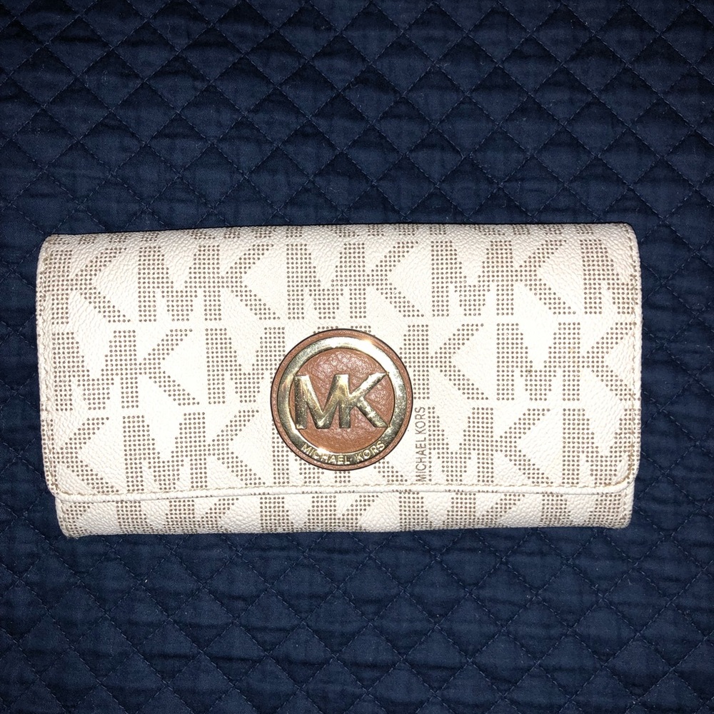 Michael Kors Signature Fulton Vanilla Wallet